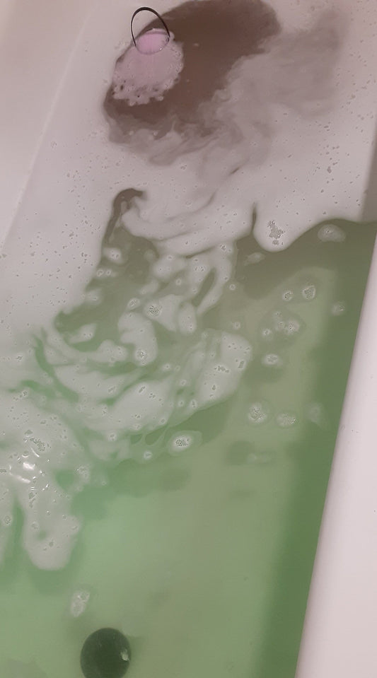 Witches cauldron bath bomb