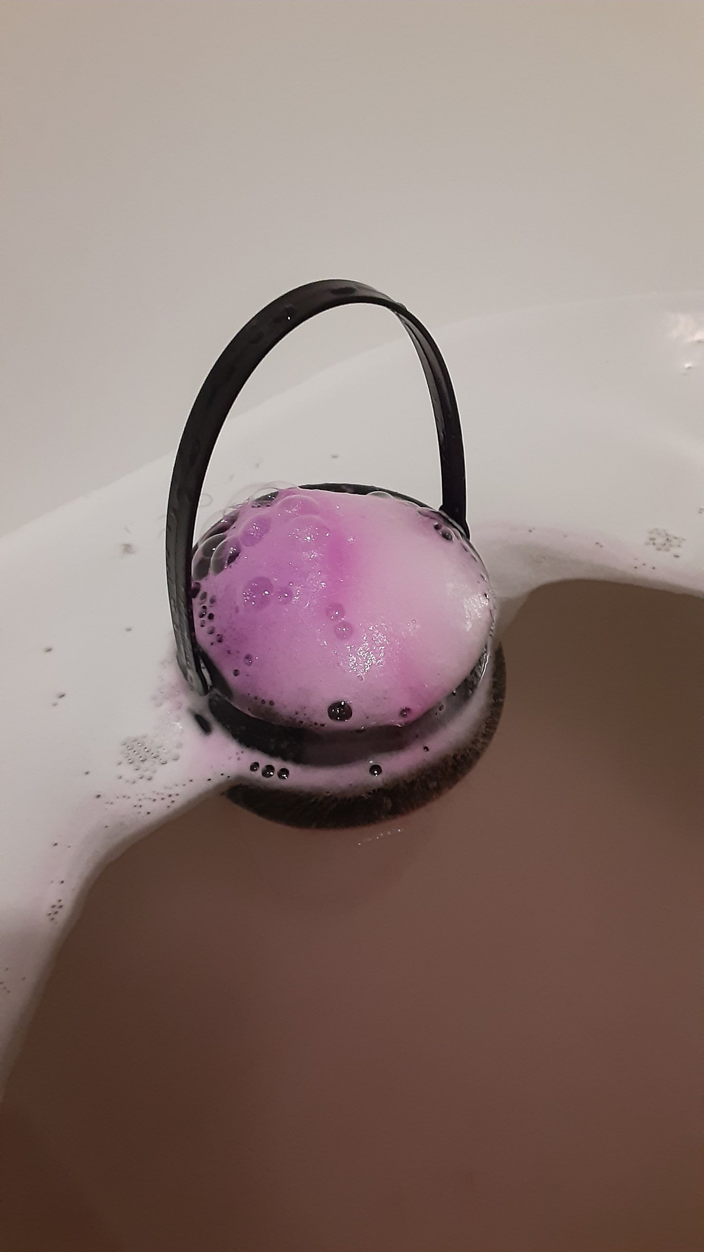 Witches cauldron bath bomb