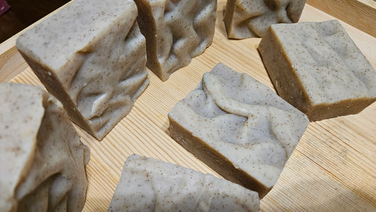 Exfoliating Goats milk + white tea & sage