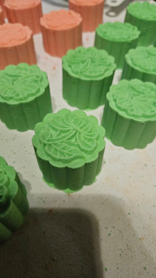 Eucalyptus, lemongrass,  garden mint shower steamer (trickery)